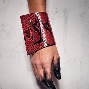 CUFF WHIT SLIT Red Snake